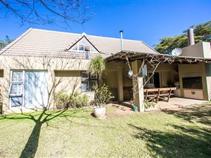 4 Bed Townhouse in Bromhof