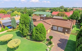 3 Bedroom House in Van Der Hoff Park