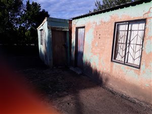 300 m² Land available in Lethlabile