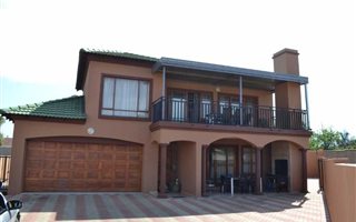 3 Bedroom Cluster in Nortons Home Estate