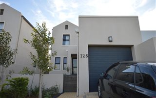 3 Bedroom Townhouse in Kelderhof Country Village