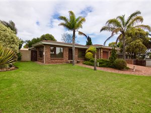 4 Bed House in Loerie Park