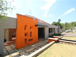 384 m² Office Space in Risidale