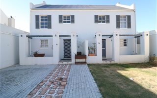 2 Bedroom Duplex in Nuutgevonden