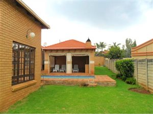 4 Bed House in Moreleta Park