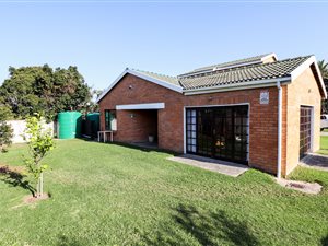 4 Bed House in Sunrise on Sea