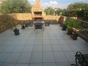 2 Bed Apartment in Rietvalleirand