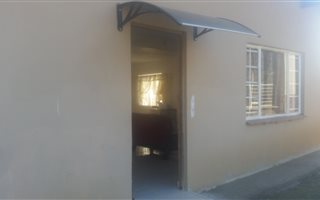 3 Bedroom Garden Cottage in Bellevue
