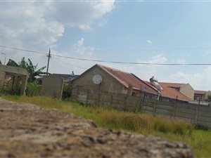 476 m² Land available in Lenasia