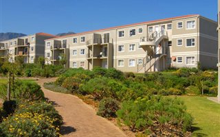 2 Bedroom Apartment in Sir Lowrys Pass