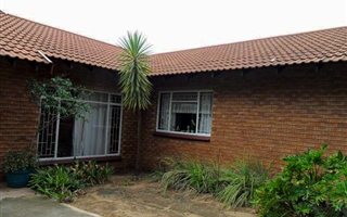 4 Bedroom House in Bo Dorp