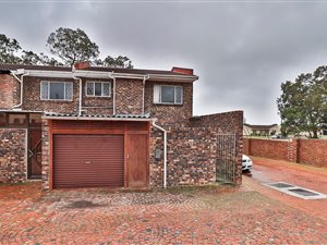 3 Bed Duplex in Francis Evatt Park