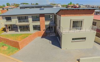 4 Bedroom House in Olympus