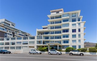 3 Bedroom Apartment in Mouille Point