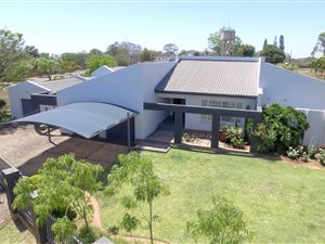 5 Bed House in White River Central
