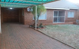 3 Bedroom House in Chroom Park