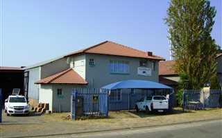575 m² Industrial space in Alrode