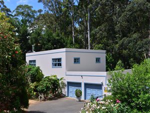 4 Bed House in Golden Hill