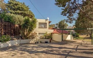 8 Bedroom House in Robindale