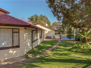 8 Bed House in Robindale