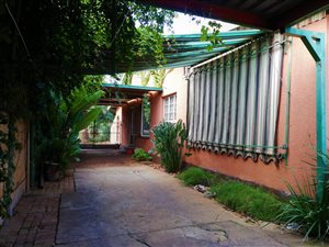 4 Bed House in Roseville