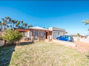 3 Bed House in Sir Lowrys Pass