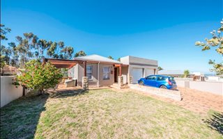 3 Bedroom House in Sir Lowrys Pass