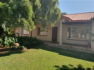 3 Bed House in Geelhoutpark