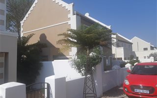 3 Bedroom Duplex in Rietvalleirand