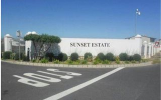 3 Bedroom House in Sunset Estate