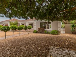 4 Bed House in Westridge