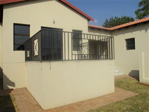 2 Bed House in Kameeldrift East