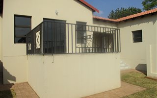 2 Bedroom House in Kameeldrift East