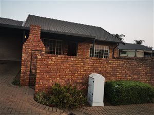 2 Bed Townhouse in Rooihuiskraal