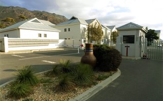 2 Bedroom Apartment in Admirals Park