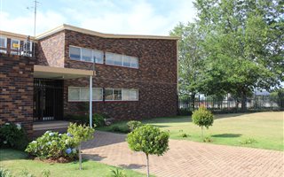3 Bedroom Apartment in Monument