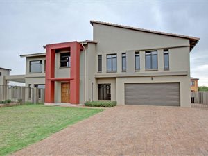 4 Bed House in Hazeldean (Silverlakes Surroundings)