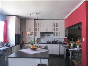 3 Bedroom House in Crown Gardens
