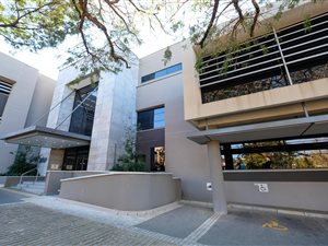 275 m² Commercial space in Menlo Park