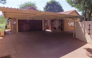 4 Bedroom House in Lyttelton Manor