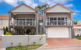 4 Bedroom House in Harbour Island