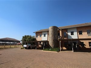 250 m² Office Space in Silver Lakes
