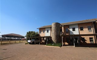 250 m² Office Space in Silver Lakes