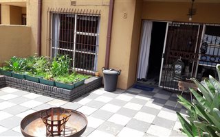 3 Bedroom Townhouse in Modelpark