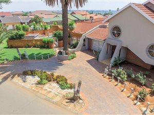 6 Bedroom House in Lenasia