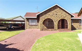 3 Bedroom House in Birchleigh North