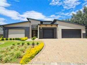 5 Bed House in The Meadows at Hazeldean