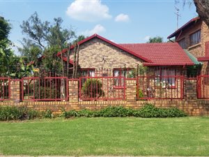 5 Bed House in Bakerton