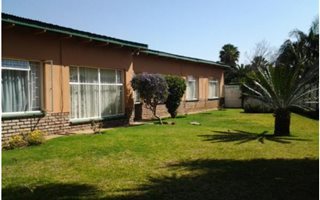 3 Bedroom House in Penina Park