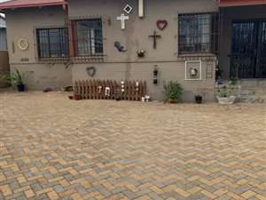 2 Bed House in Nigel Central